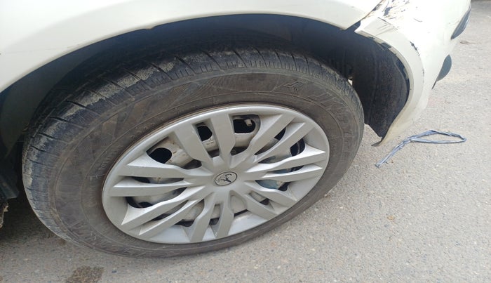2012 Ford Figo LXI 1.2 PETROL, Petrol, Manual, 1,09,520 km, tyre