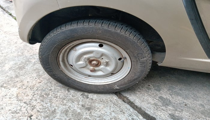 2010 Tata Nano LX, Petrol, Manual, 17,993 km, tyre