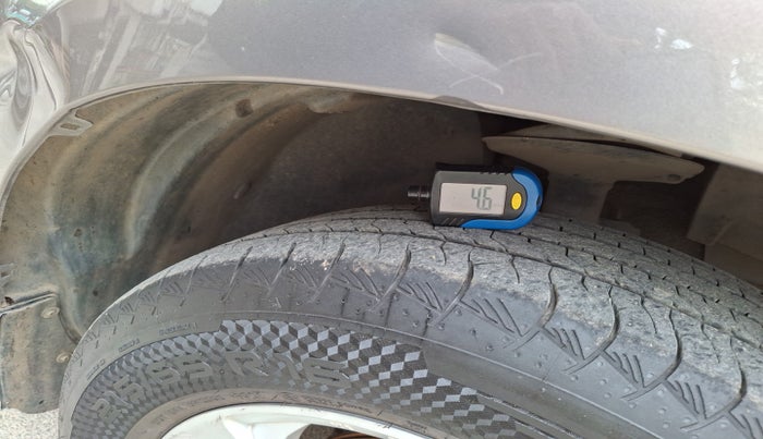 2014 Nissan Terrano XV D THP PREMIUM 110 PS, Diesel, Manual, 1,93,539 km, tyre