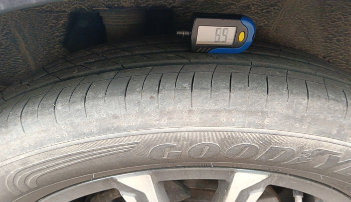 2023 Mahindra XUV700 AX 7 LUXURY P AT 7 STR, Petrol, Automatic, 16,671 km, tyre
