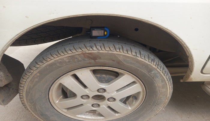 2016 Maruti Eeco 5 STR WITH A/C+HTR, Petrol, Manual, 2,88,643 km, tyre