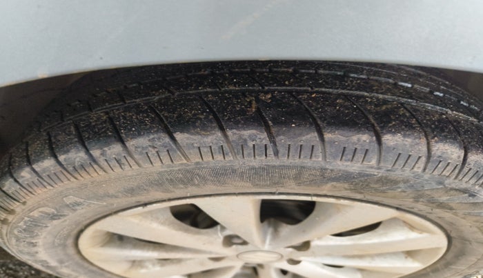 2014 Maruti Ertiga ZXI, Petrol, Manual, 81,608 km, tyre