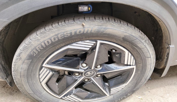 2023 Tata NEXON FEARLESS SUNROOF AMT DUAL TONE 1.5 DIESEL, Diesel, Automatic, 42,142 km, tyre