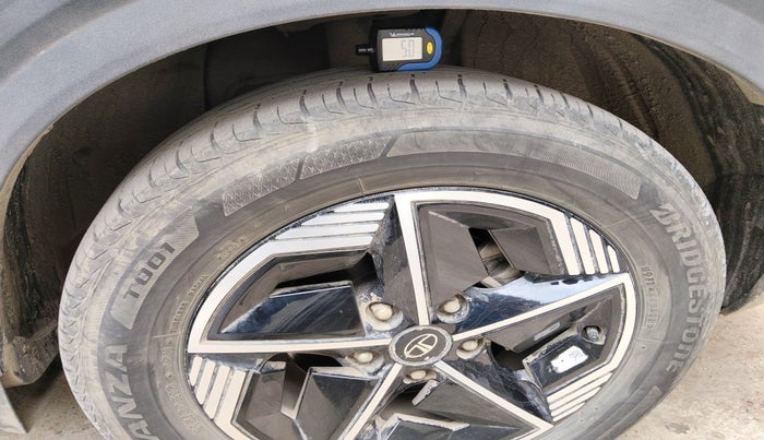 2023 Tata NEXON FEARLESS SUNROOF AMT DUAL TONE 1.5 DIESEL, Diesel, Automatic, 42,142 km, tyre