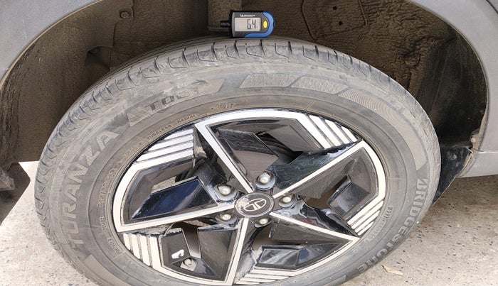 2023 Tata NEXON FEARLESS SUNROOF AMT DUAL TONE 1.5 DIESEL, Diesel, Automatic, 42,142 km, tyre