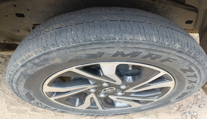 2022 Toyota Innova Crysta 2.7 GX AT 7 STR, Petrol, Automatic, 1,13,587 km, tyre