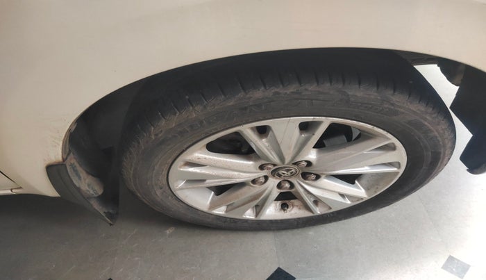 2017 Toyota Innova Crysta 2.8 ZX AT 7 STR, Diesel, Automatic, 31,769 km, tyre