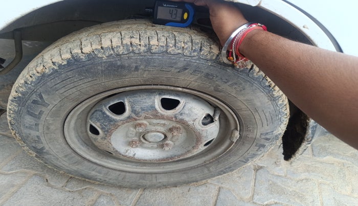 2017 Maruti Eeco 7 STR, Petrol, Manual, 47,883 km, tyre
