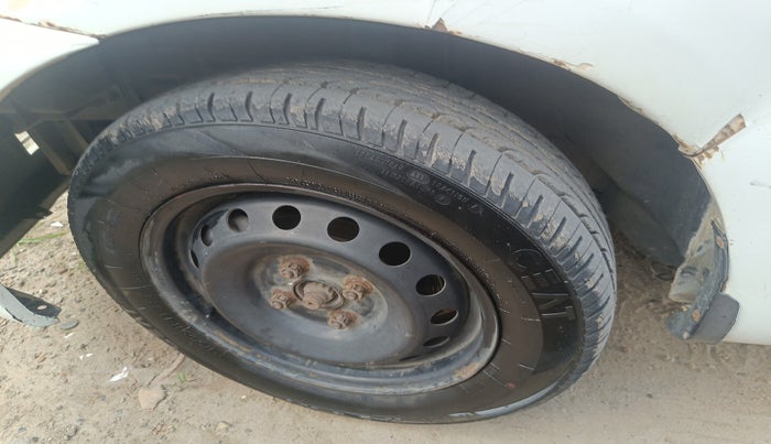 2012 Toyota Etios GD, Diesel, Manual, 2,00,395 km, tyre