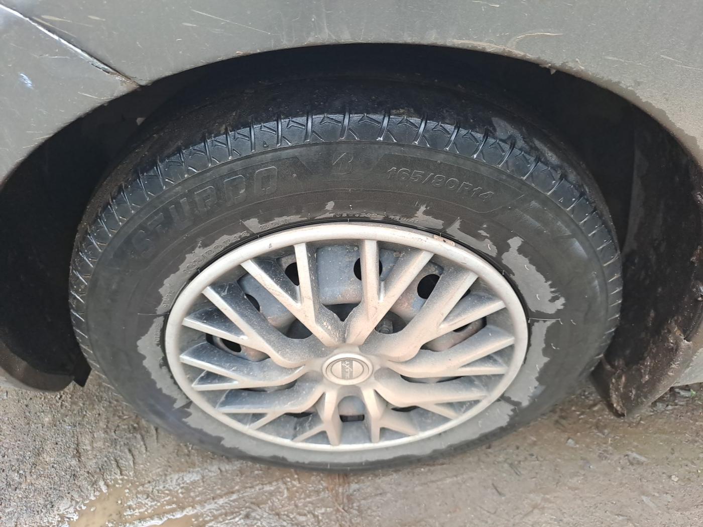 2018 Maruti Dzire VXI, Petrol, Manual, 79,323 km, tyre