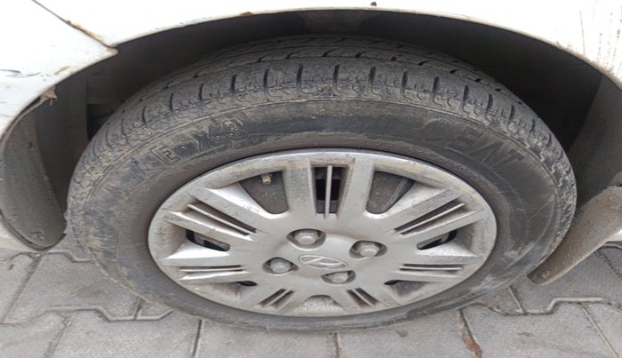 2010 Hyundai Santro Xing GLS, Petrol, Manual, 1,26,738 km, tyre