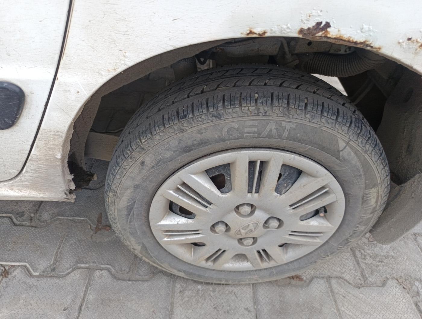 2010 Hyundai Santro Xing GLS, Petrol, Manual, 1,26,745 km, tyre