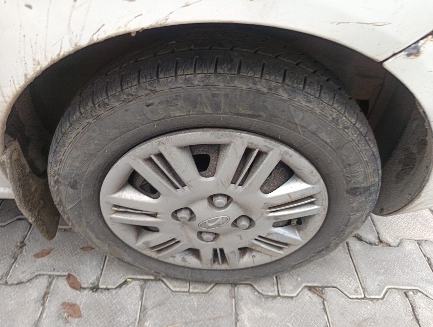 2010 Hyundai Santro Xing GLS, Petrol, Manual, 1,26,745 km, tyre