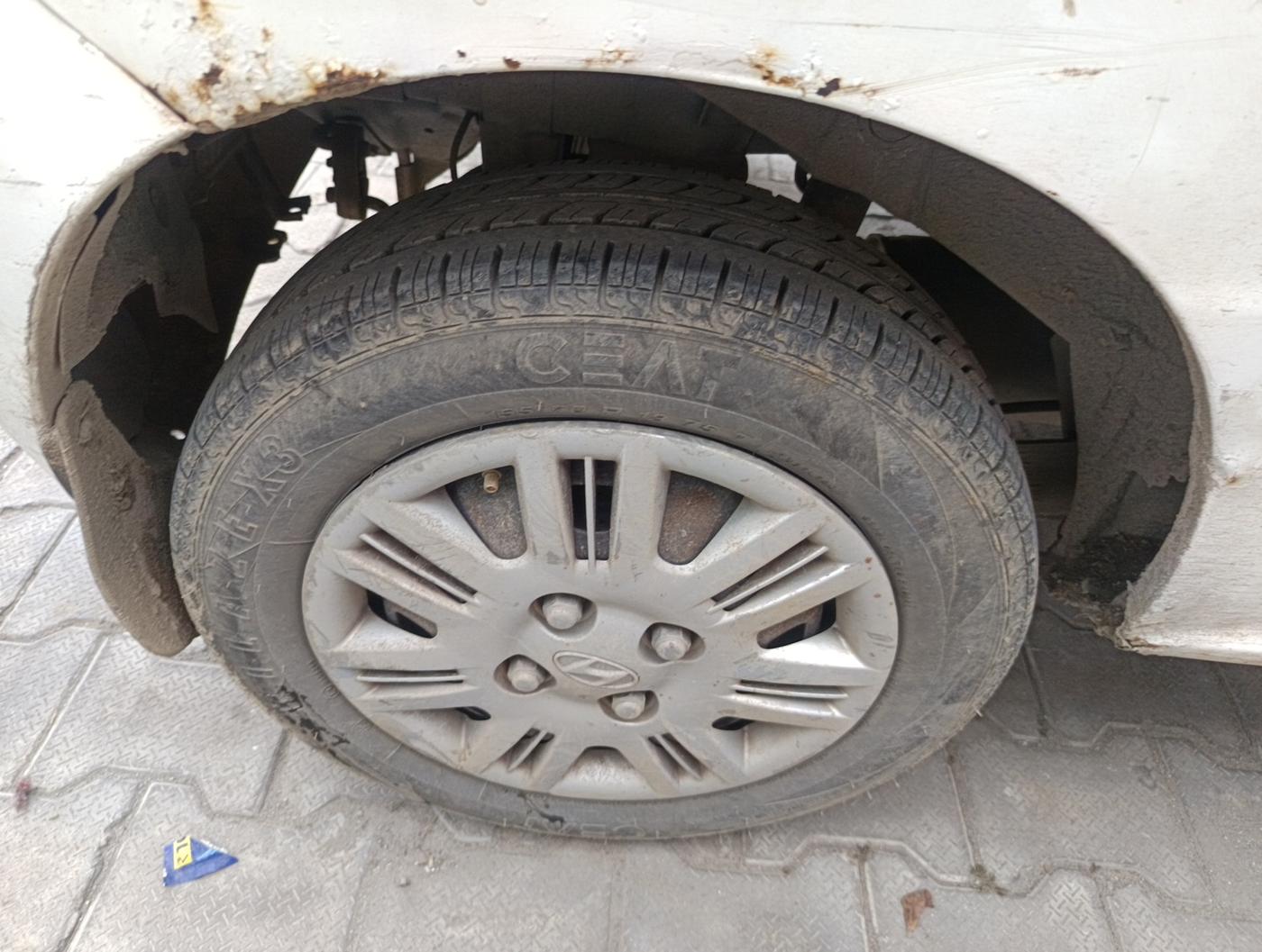 2010 Hyundai Santro Xing GLS, Petrol, Manual, 1,26,745 km, tyre
