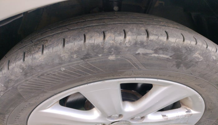 2010 Toyota Corolla Altis VL AT PETROL, Petrol, Automatic, 1,17,110 km, tyre