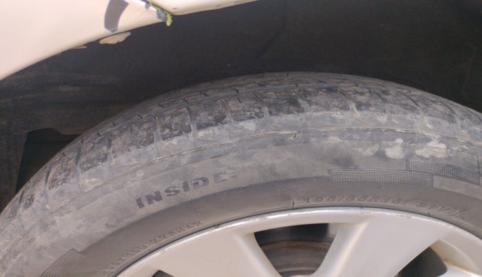 2010 Toyota Corolla Altis VL AT PETROL, Petrol, Automatic, 1,17,110 km, tyre