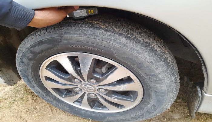 2015 Toyota Innova 2.5 VX 8 STR, Diesel, Manual, 2,03,335 km, tyre