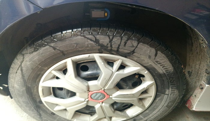 2017 Maruti Dzire VDI, Diesel, Manual, 1,10,642 km, tyre