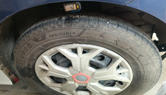 2017 Maruti Dzire VDI, Diesel, Manual, 1,10,642 km, tyre