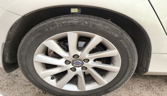 2017 Volvo S60 KINETIC D4, Diesel, Automatic, 53,100 km, tyre