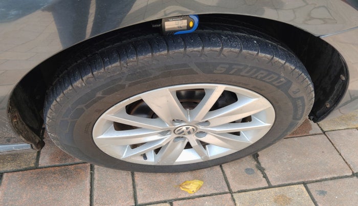 2015 Volkswagen Polo HIGHLINE1.2L, Petrol, Manual, 97,561 km, tyre