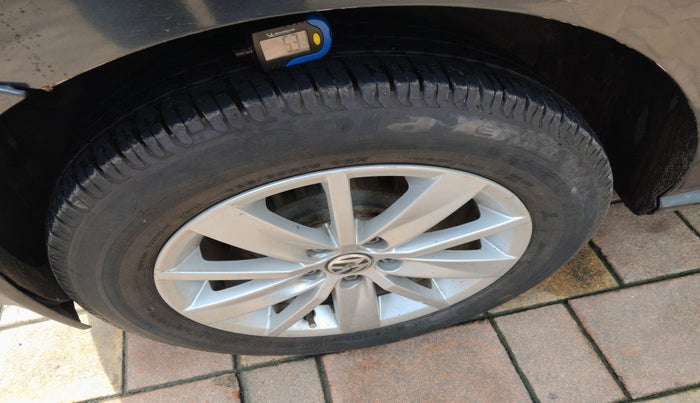 2015 Volkswagen Polo HIGHLINE1.2L, Petrol, Manual, 97,561 km, tyre
