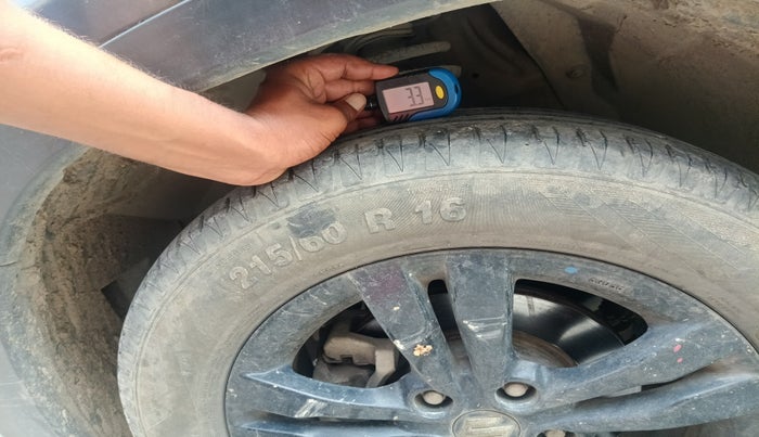 2018 Maruti Vitara Brezza ZDI, Diesel, Manual, 27,569 km, tyre