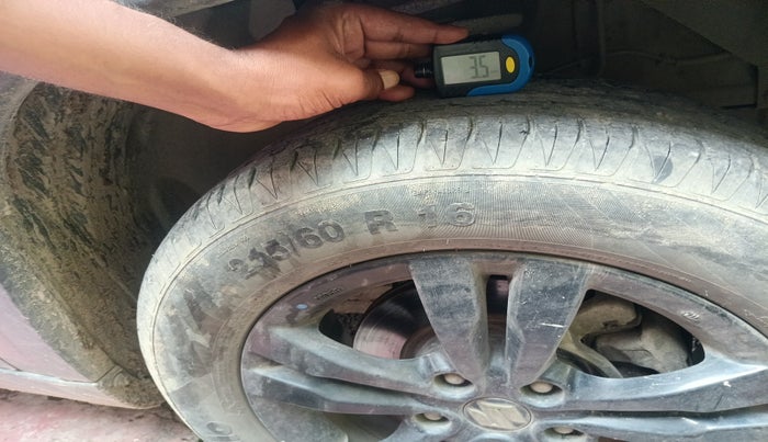 2018 Maruti Vitara Brezza ZDI, Diesel, Manual, 27,569 km, tyre