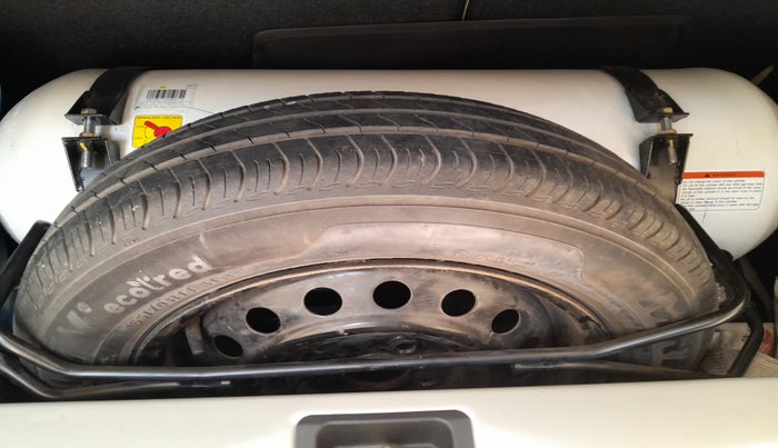 2023 Maruti New Wagon-R VXI CNG 1.0, Petrol, Manual, 32,800 km, tyre