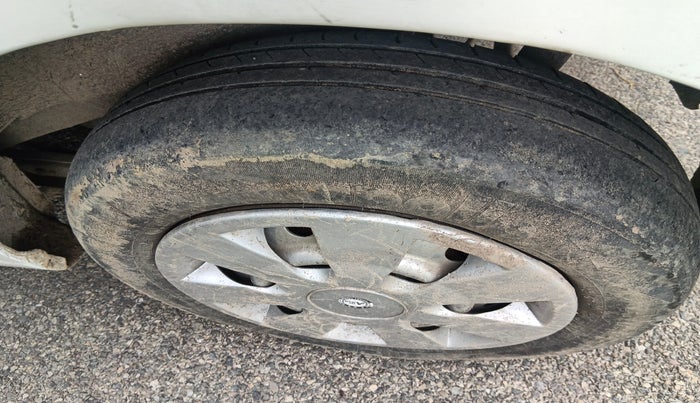 2015 Maruti Wagon R 1.0 LXI CNG, Petrol, Manual, 1,09,134 km, tyre