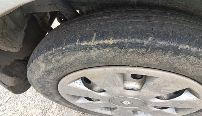 2015 Maruti Wagon R 1.0 LXI CNG, Petrol, Manual, 1,09,134 km, tyre