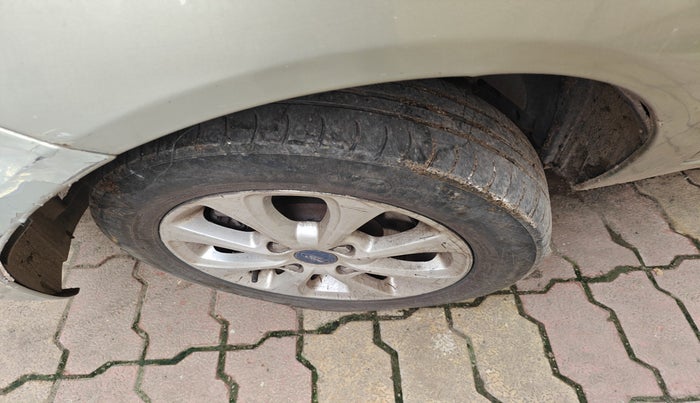 2012 Ford Figo TITANIUM 1.4 DIESEL, Diesel, Manual, 1,30,272 km, tyre