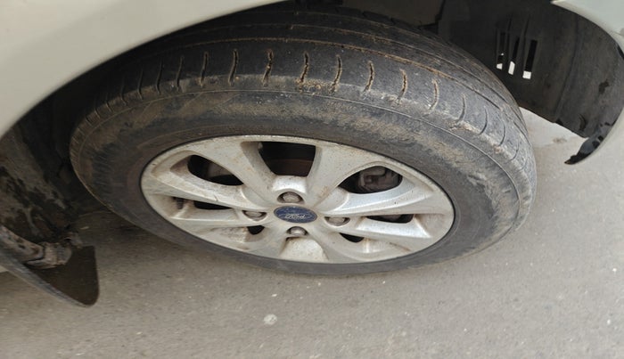 2012 Ford Figo TITANIUM 1.4 DIESEL, Diesel, Manual, 1,30,272 km, tyre