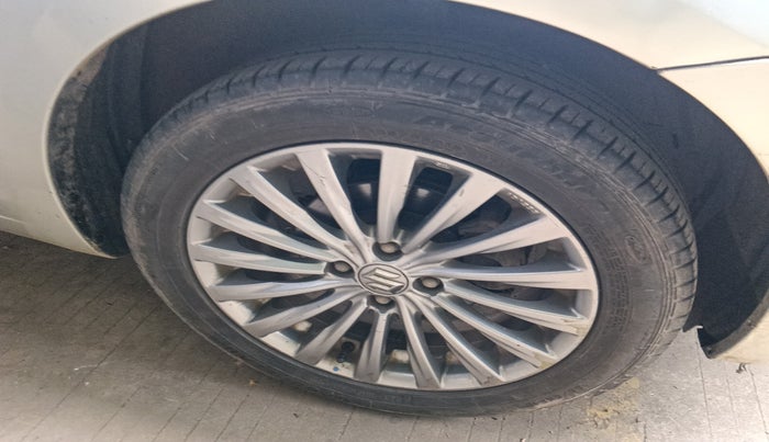 2016 Maruti Ciaz ZXI+, Petrol, Manual, 64,599 km, tyre