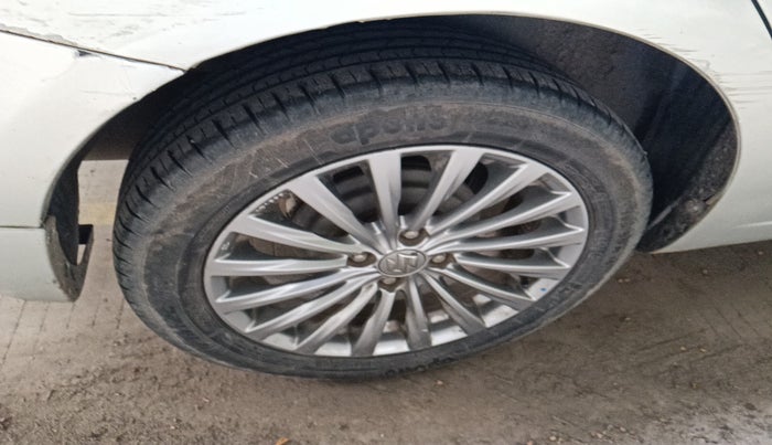 2016 Maruti Ciaz ZXI+, Petrol, Manual, 64,599 km, tyre