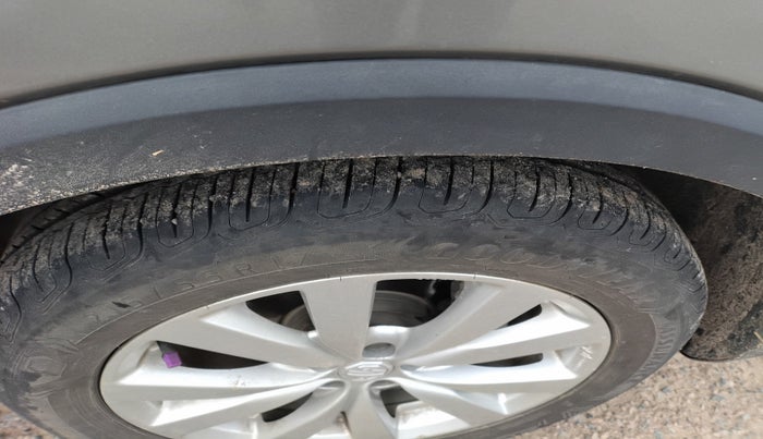 2023 MG ASTOR SUPER 1.5 MT, Petrol, Manual, 14,800 km, tyre