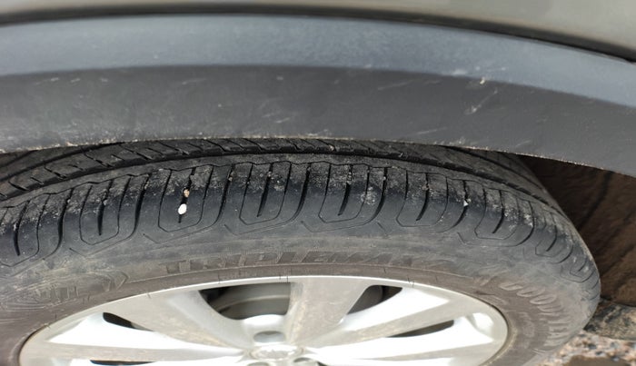 2023 MG ASTOR SUPER 1.5 MT, Petrol, Manual, 14,800 km, tyre