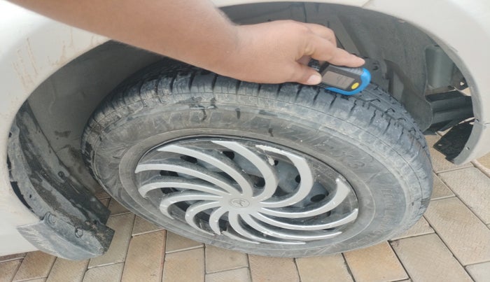2013 Maruti Swift VXI, Petrol, Manual, 1,50,354 km, tyre