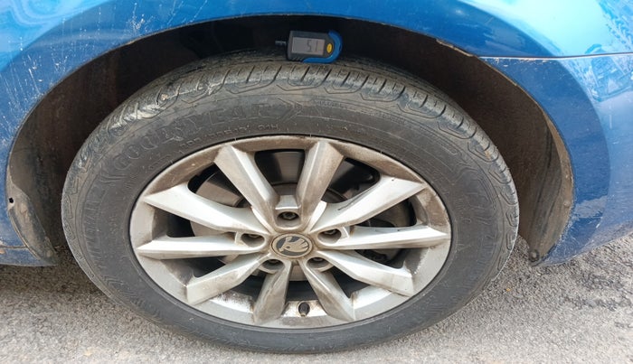 2015 Skoda Octavia ELEGANCE 1.8 TSI AT, Petrol, Automatic, 58,476 km, tyre