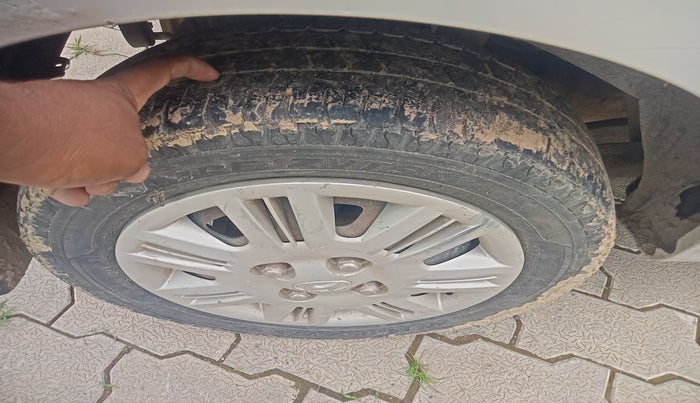 2010 Hyundai Santro Xing GLS LPG, Petrol, Manual, 1,94,692 km, tyre