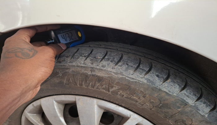 2014 Hyundai i10 SPORTZ 1.1, Petrol, Manual, 84,904 km, tyre