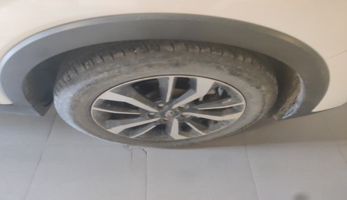 2021 Mahindra XUV300 W8 (O) 1.5 DIESEL, Diesel, Manual, 1,44,193 km, tyre