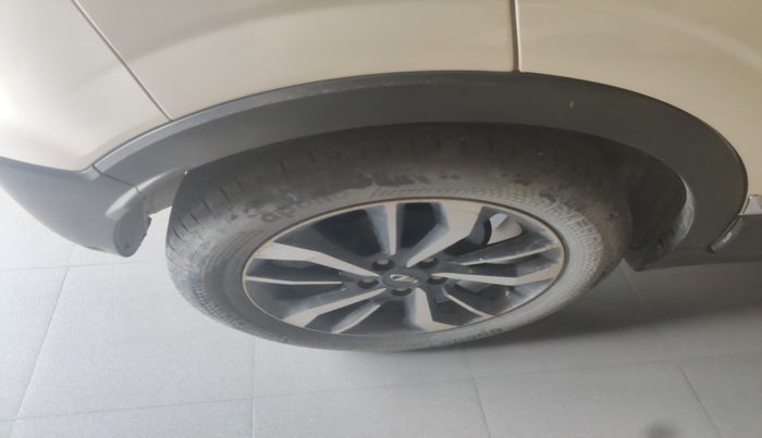 2021 Mahindra XUV300 W8 (O) 1.5 DIESEL, Diesel, Manual, 1,44,193 km, tyre
