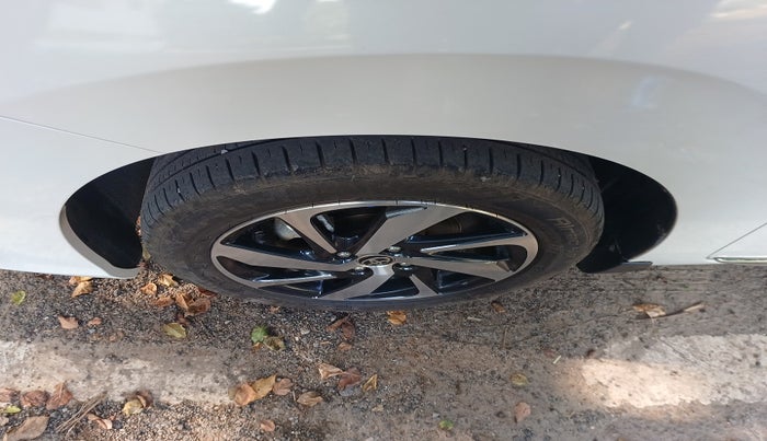 2023 Toyota Glanza V AMT, Petrol, Automatic, 12,034 km, tyre