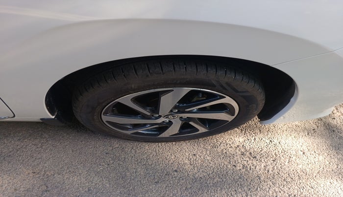 2023 Toyota Glanza V AMT, Petrol, Automatic, 12,034 km, tyre