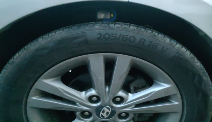 2016 Hyundai New Elantra 2.0 SX(O) AT PETROL, Petrol, Automatic, 70,626 km, tyre