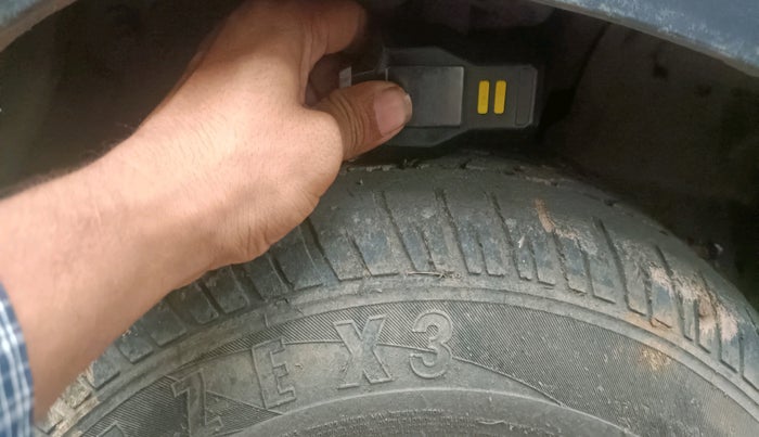 2016 Mahindra Kuv100 K8 6 STR, Petrol, Manual, 67,098 km, tyre