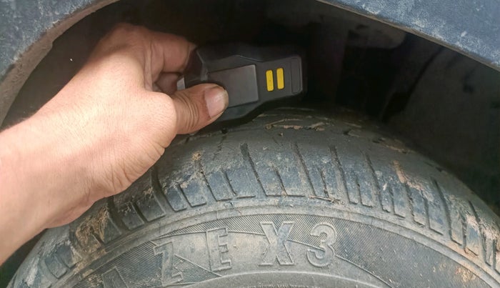 2016 Mahindra Kuv100 K8 6 STR, Petrol, Manual, 67,098 km, tyre
