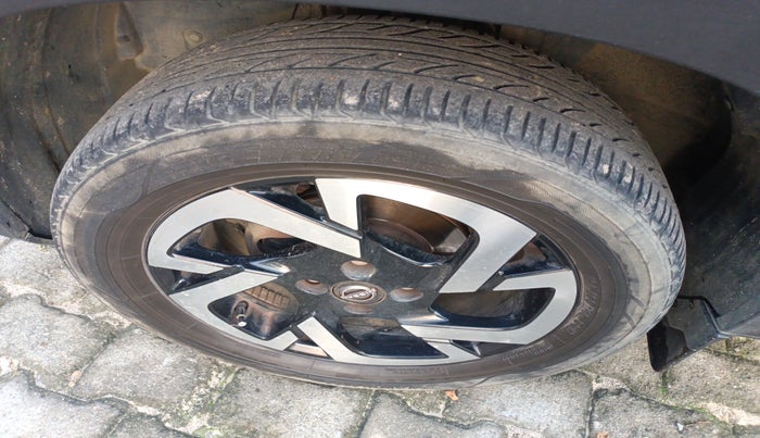 2021 Nissan MAGNITE XV MT, Petrol, Manual, 37,676 km, tyre