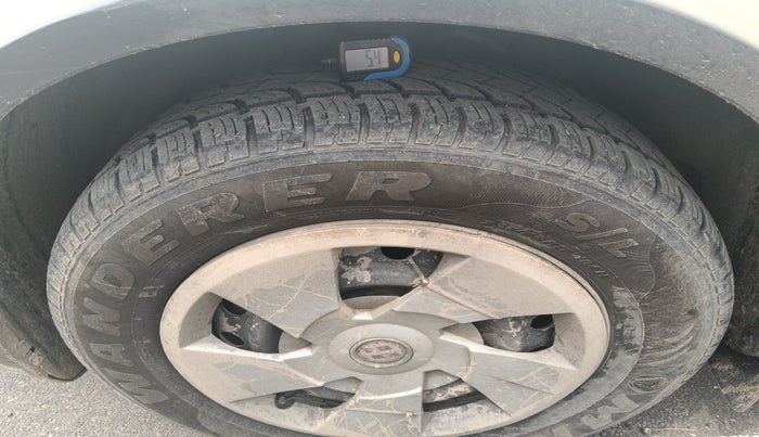 2015 Mahindra XUV500 W6, Diesel, Manual, 1,52,844 km, tyre